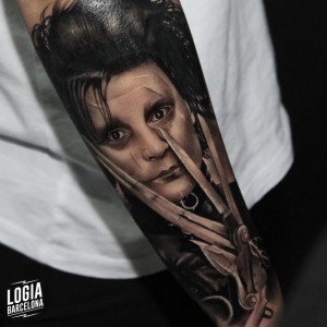tatuaje_brazo_eduardo_manostijeras_logia_barcelona_douglas_prudente 